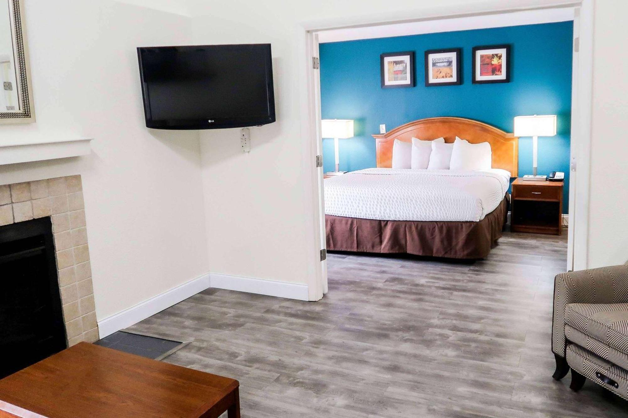 Tysons Corner Suites, A Baymont By Wyndham Vienna Exterior photo